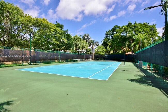 Building Photo - 19501 E Country Club Dr