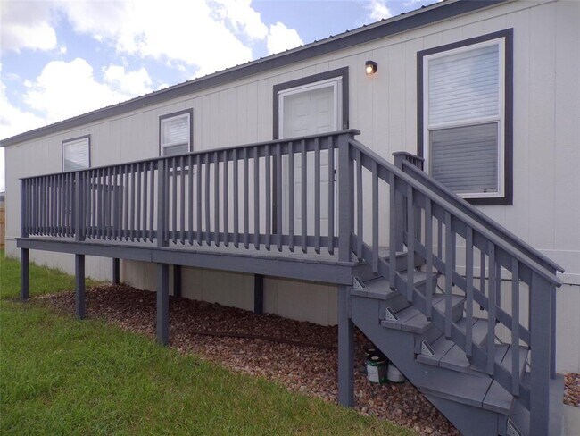 Building Photo - 127 Lear Ln