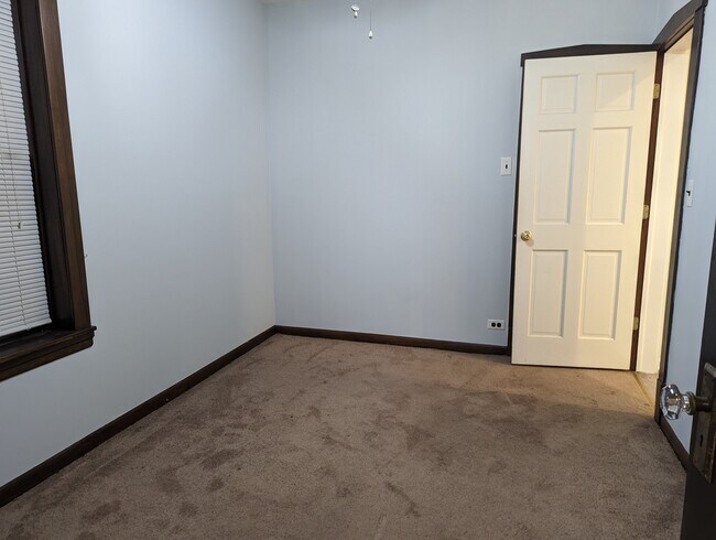 Building Photo - 5650 N Spaulding Ave