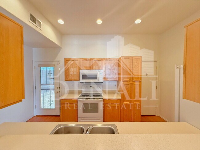 Building Photo - 15802 N Hidden Valley Ln