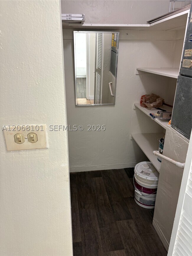 Building Photo - 16215 NE 18th Ct