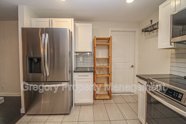 Building Photo - 19547 53rd Ave NE