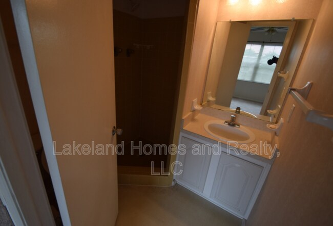 Building Photo - 1920 E Edgewood Dr