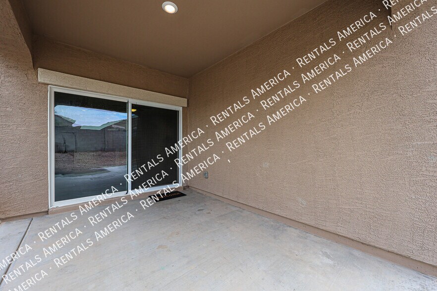 Building Photo - 36387 Pampoloma Ave