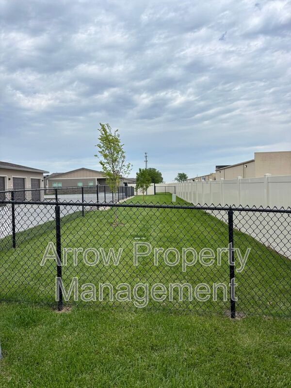 Building Photo - 1161 Claude Rd