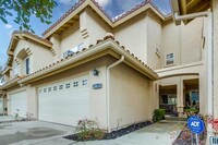 Building Photo - 2344 Greenbriar Dr