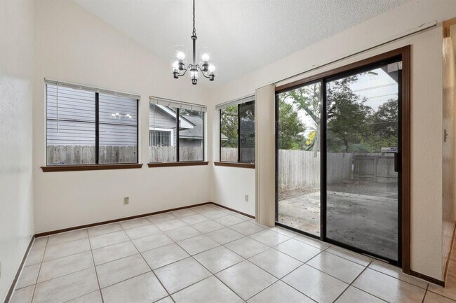Building Photo - 2621 Garrettson Dr
