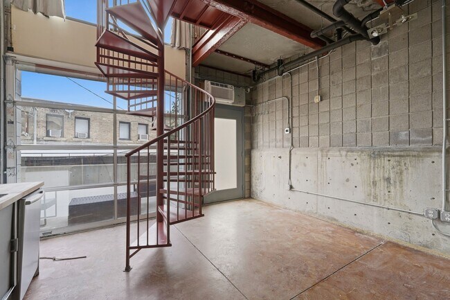 Building Photo - 360 W 300 S