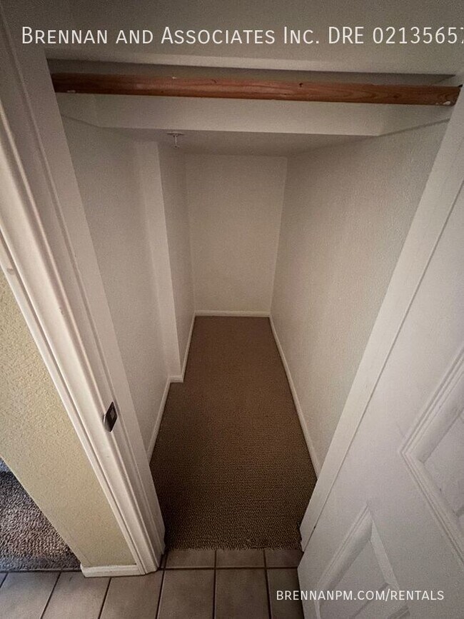 Building Photo - 2728 Farragut Rd