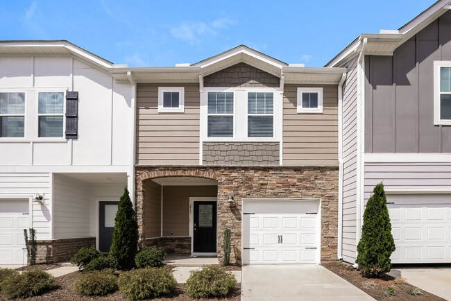 Building Photo - 217 Brook Farm Ln