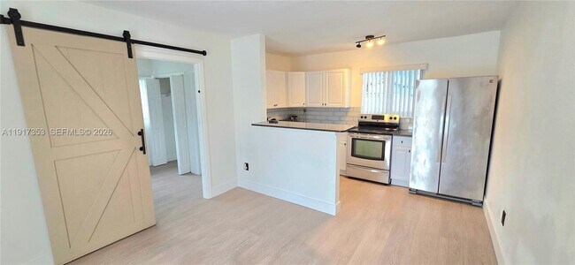 Building Photo - 1540 NE 118th St