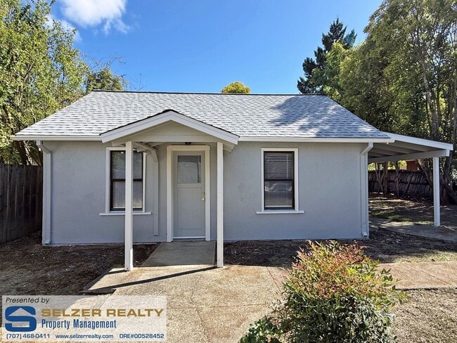 Primary Photo - Cute & cozy 1 bd. cottage in a great centr...