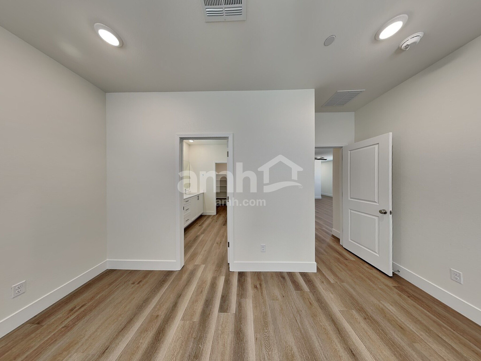 Building Photo - 518 Silverbell Fls Pl