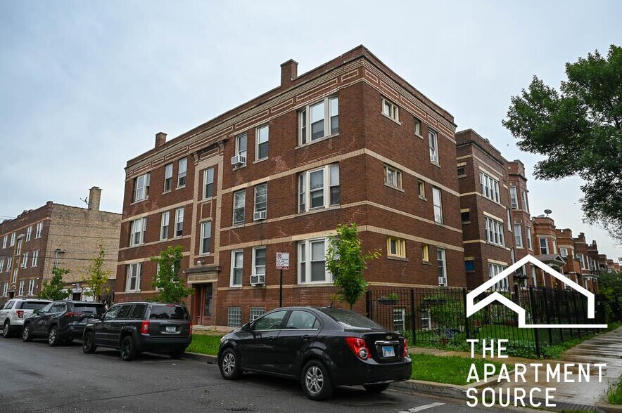Building Photo - 4038 W Dickens Ave