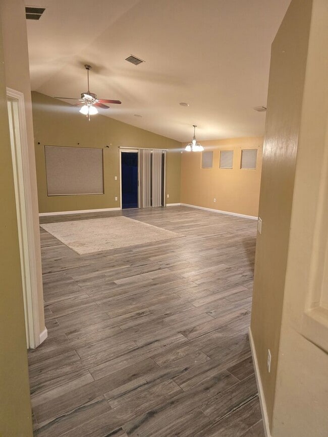 Building Photo - Beautiful 3 bedroom, 2 bath Home available