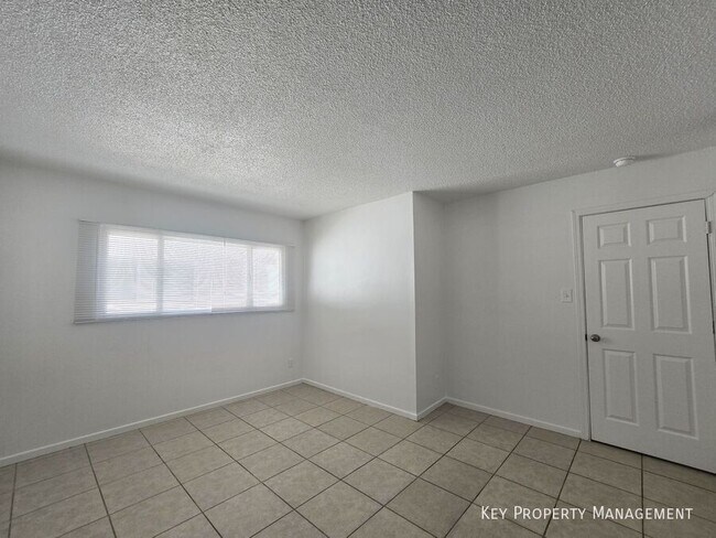 Building Photo - 1904 Rexford Dr