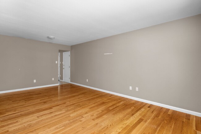 Building Photo - 1293 Kennebec Rd