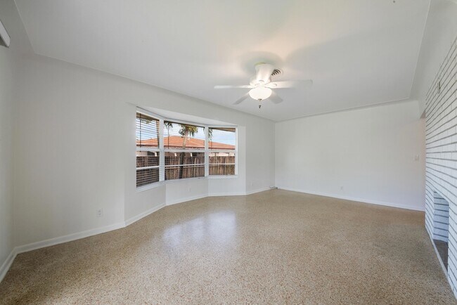 Building Photo - 2022 Collier Ave
