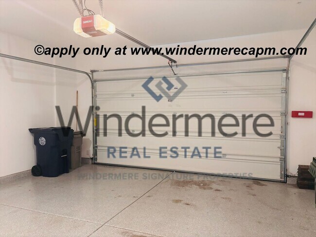 Building Photo - Modern Living in the heart of McKinley Village!