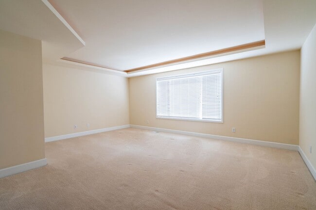 Building Photo - 5Br/3.25Ba Sammamish Home