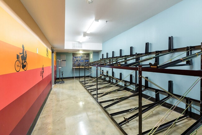 Building Photo - 1620 E Riverside Dr