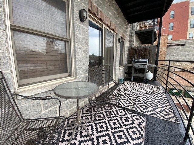 Building Photo - 2625 W Belmont Ave