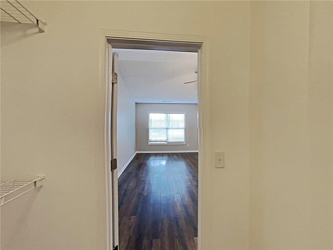 Building Photo - 365 Laurelton Cir