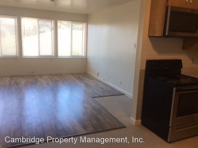 Building Photo - 527 N Amphlett Blvd