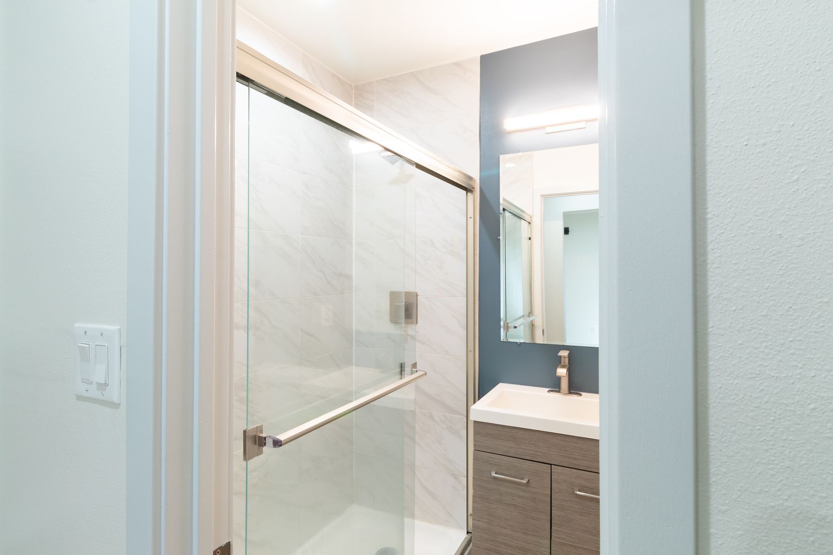 Building Photo - 1208 Daisy Ave