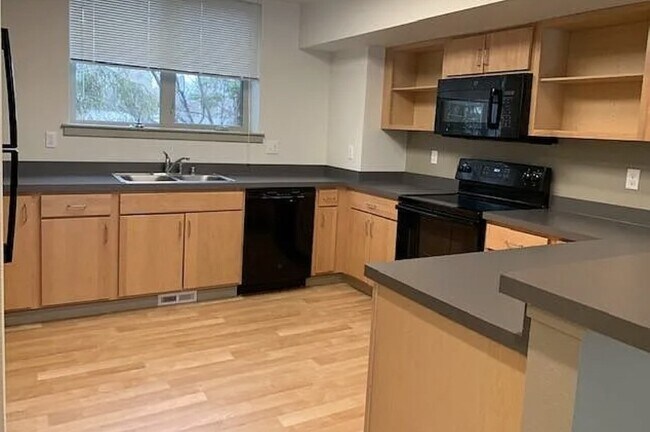 Building Photo - 2720 Coho Way