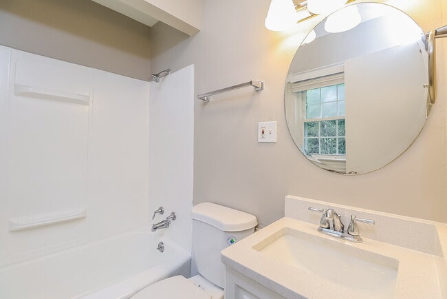 Building Photo - 305 S Mulberry St