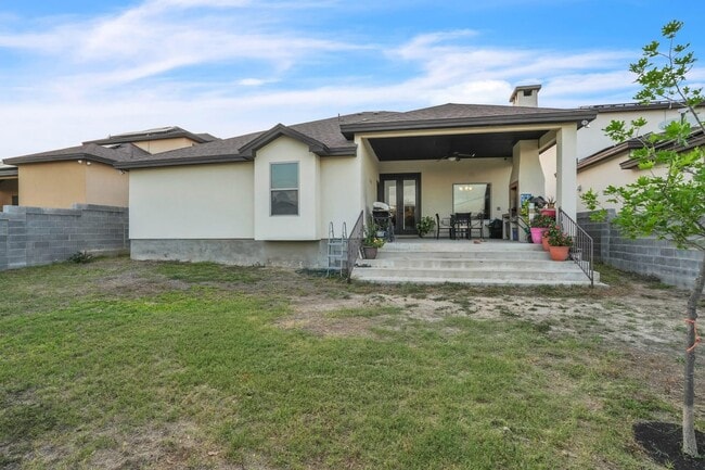 Building Photo - 317 Altozano Dr