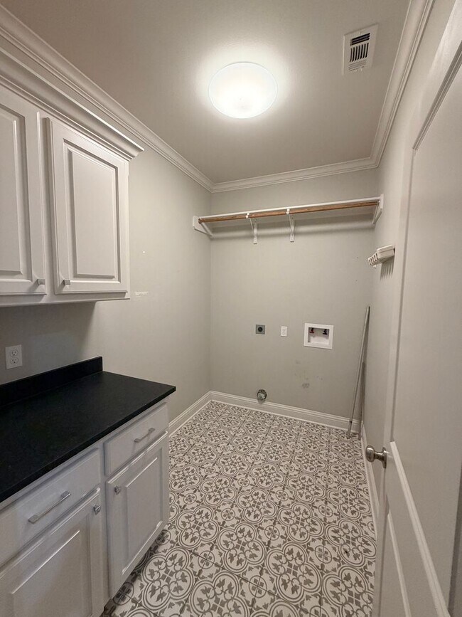 Building Photo - Gated Community Close to Barksdale Air Force Base...