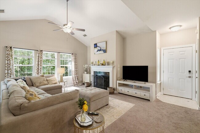 Building Photo - 407 S Elgin Ct