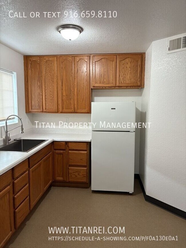 Building Photo - 3736 Astoria St