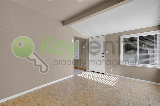 Building Photo - 246 Santiago Ave