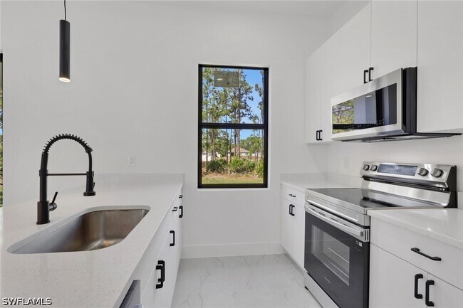 Building Photo - 3315 Sunshine Blvd N