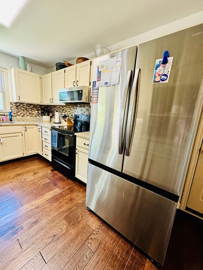 Building Photo - 4 Bedrooms with Finished Basement and Bonus Room!