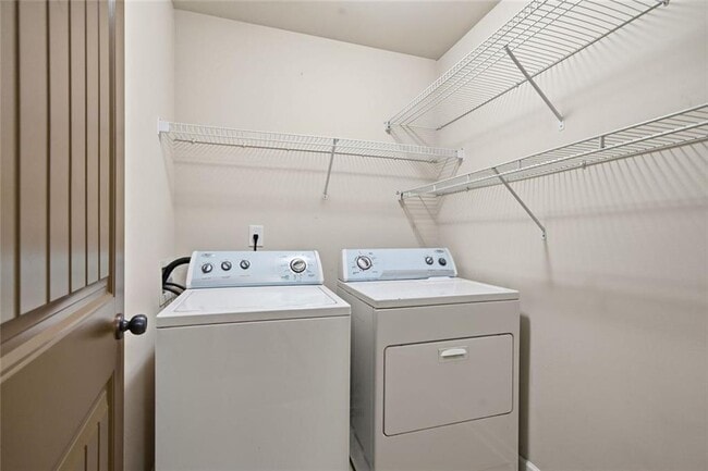 Building Photo - 513 Broughton Dr