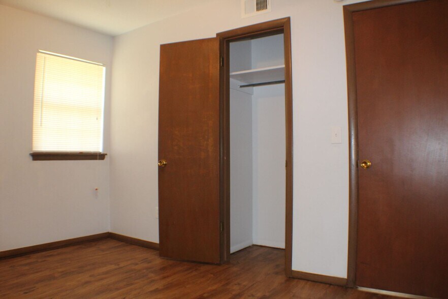 Building Photo - 628 Moraine Ave