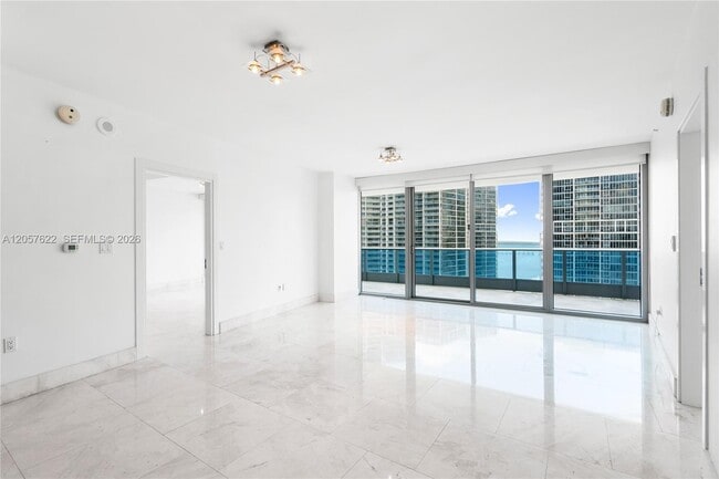Building Photo - 200 Biscayne Blvd Way