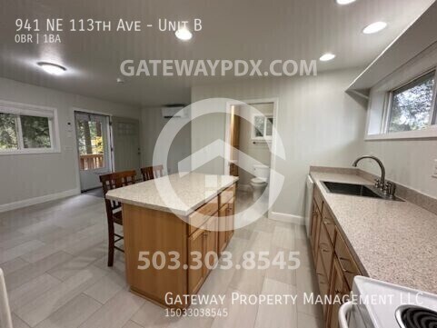 Building Photo - 941 NE 113th Ave