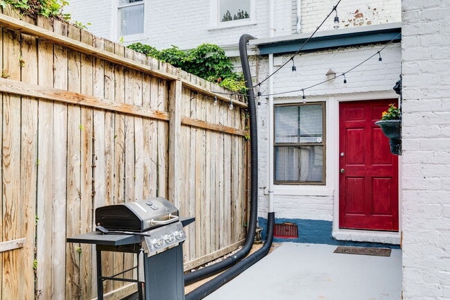 Building Photo - 317 W Marshall St