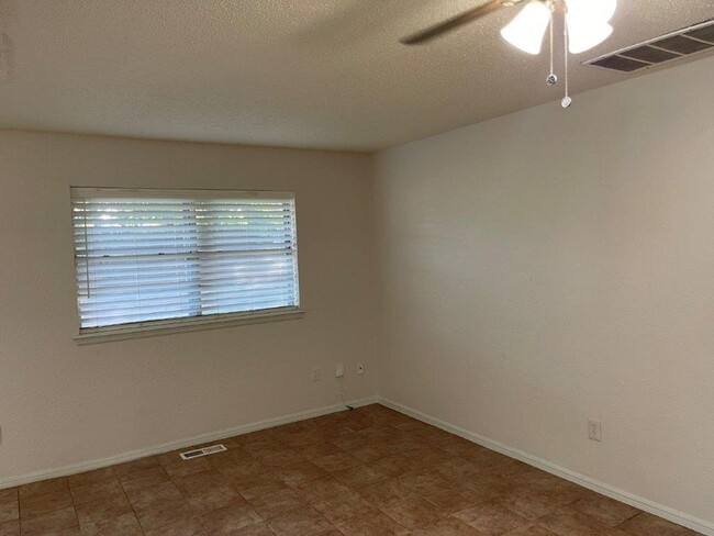 Building Photo - Military Discount available! Updated 3 bed 2 bath, 2 car, fenced yard!