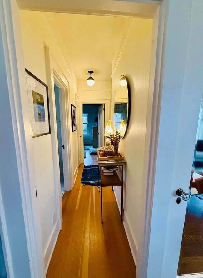 Building Photo - Beacon Hill Home