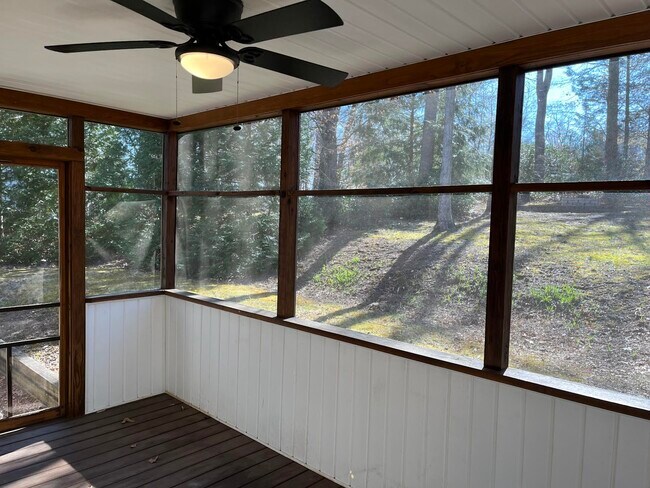 Building Photo - 250 Windwood Dr