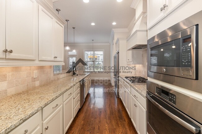 Building Photo - 130 Hobbs Dr