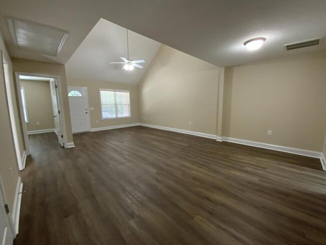 Building Photo - 104 Lakeview Commons Dr