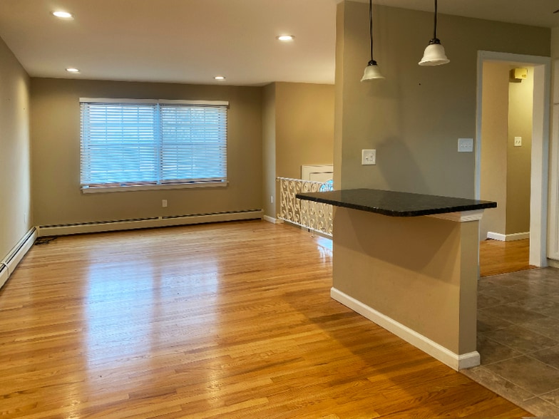 Building Photo - 1953 PA-212