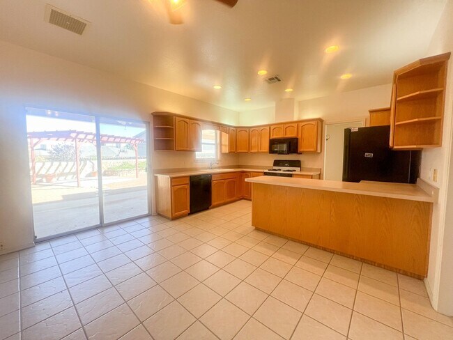 Building Photo - Adorable 3 bedroom 2 bath in Northeast El ...